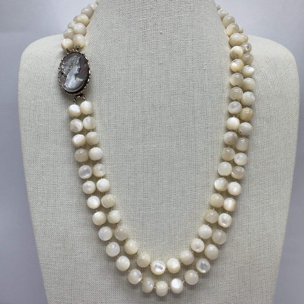 Vintage Mother of Pearl Cameo Clasp MOP Beaded Necklace Double Strand 10 mm - Picture 6 of 15
